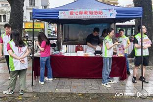 敢打敢拼！内史密斯半场替补出战16分钟次节6中5得到13分